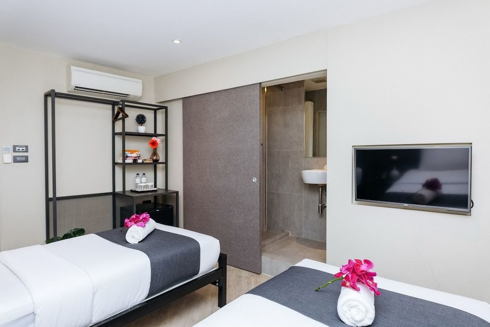 Lucky House Khaosan Standard Hollywood without window 3