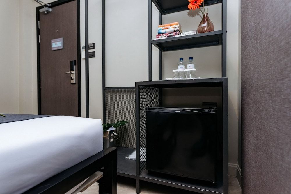 Lucky House Khaosan Standard Hollywood without window 9