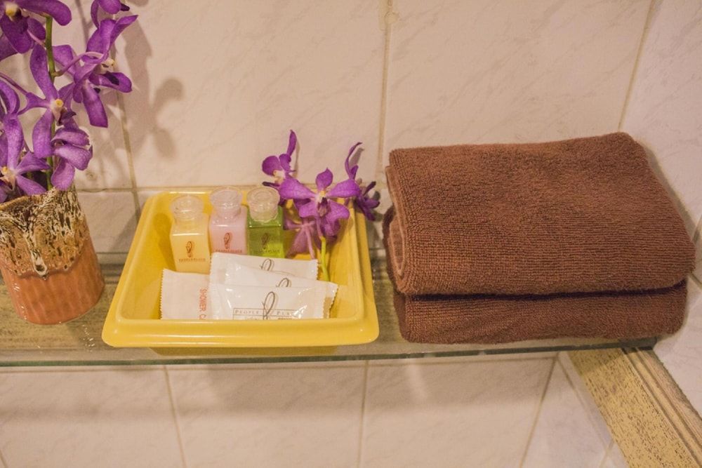 People Place Classic Hotel Deluxe Room, Balcony 7