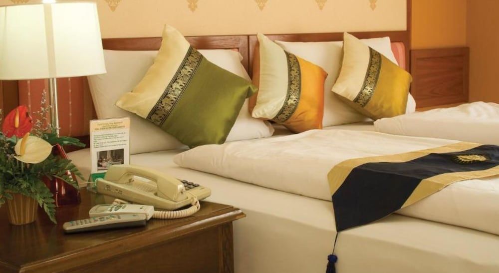 People Place Classic Hotel Deluxe Room, Balcony