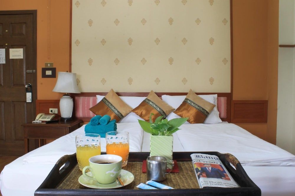 People Place Classic Hotel Deluxe Room, Balcony 3