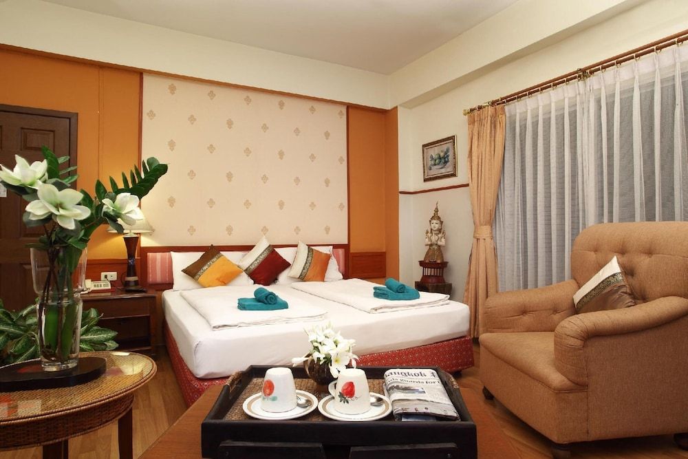 People Place Classic Hotel Deluxe Room, Balcony 4