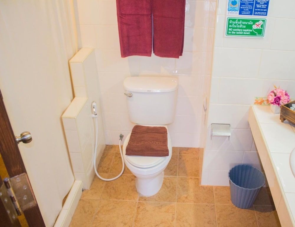 People Place Classic Hotel Deluxe Double Room 5