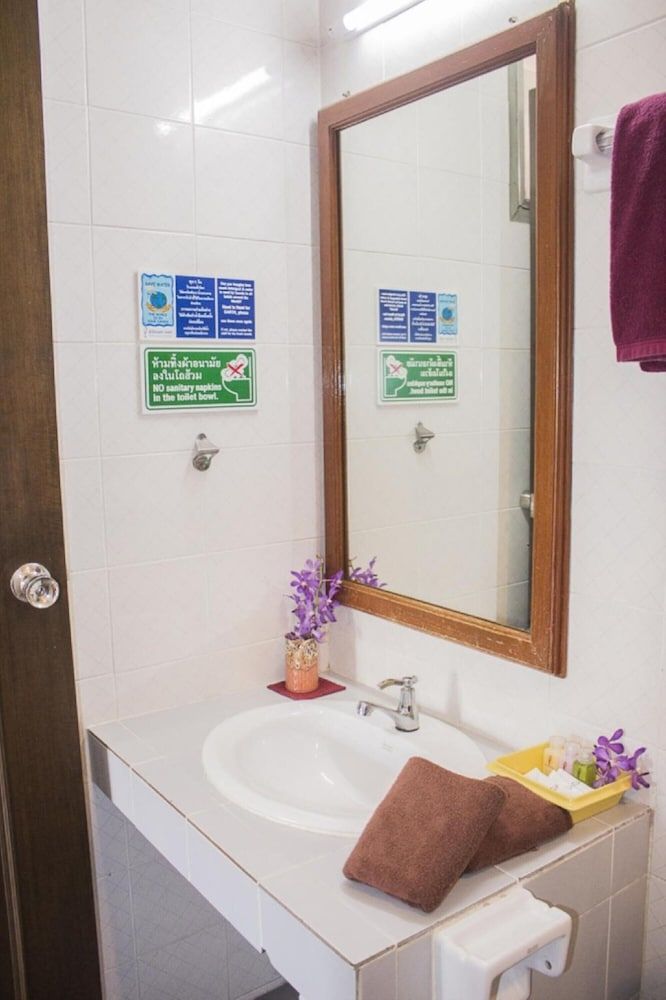 People Place Classic Hotel Deluxe Room, Balcony 8