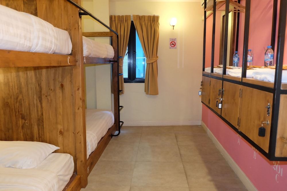 undefined Siri Poshtel Bangkok 2