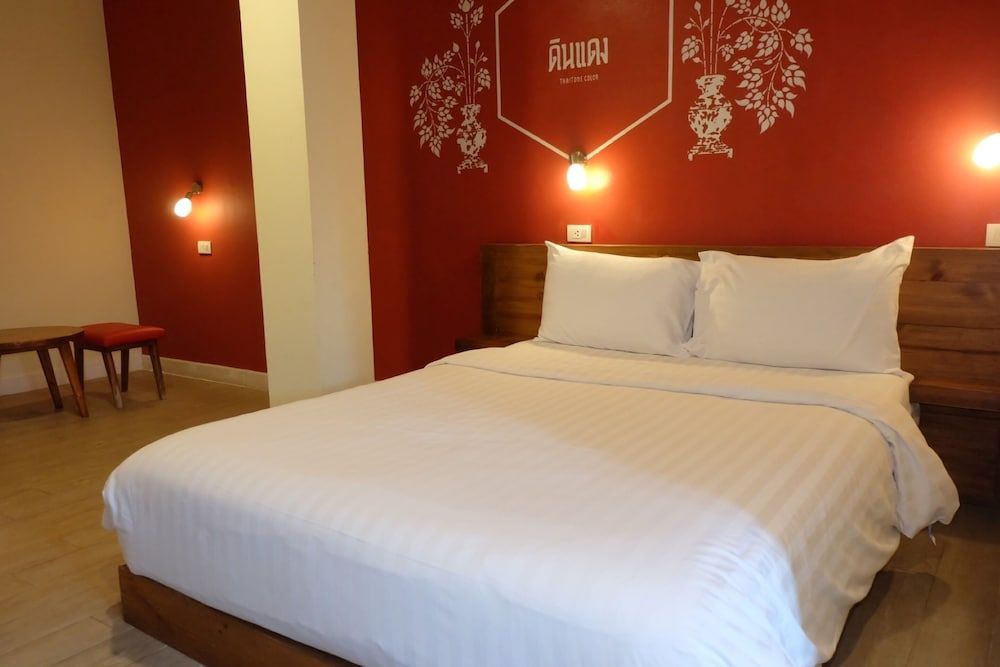 Siri Poshtel Bangkok Deluxe Double Room