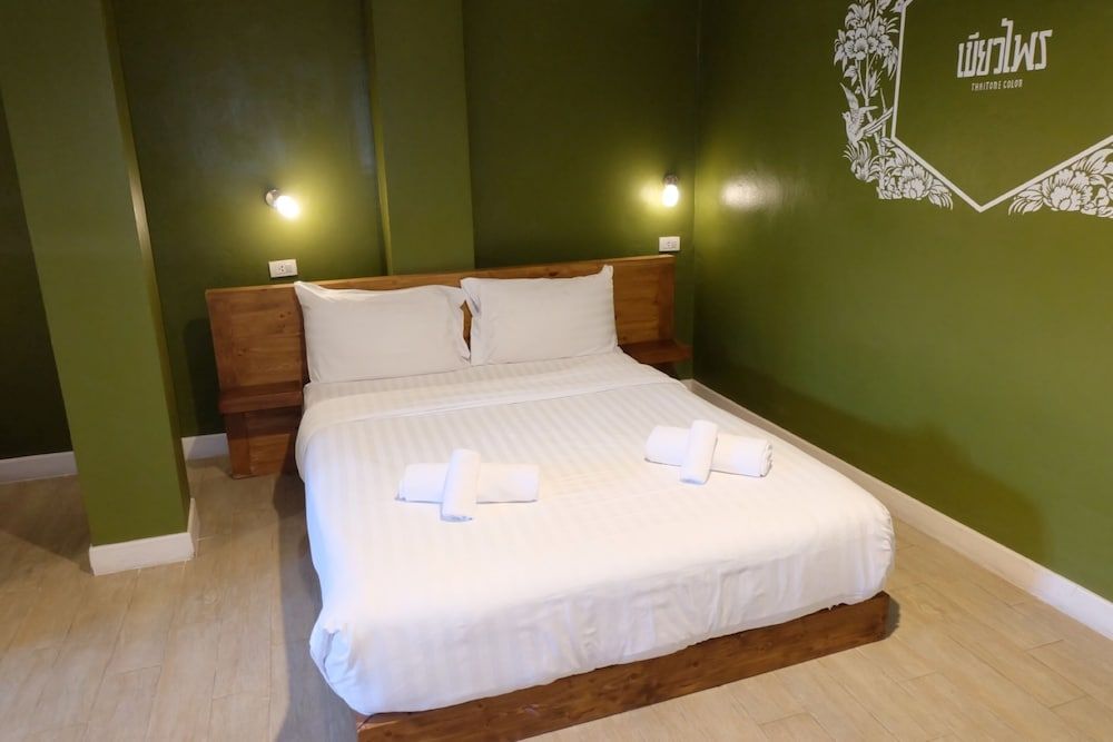 Siri Poshtel Bangkok Deluxe Double Room 3