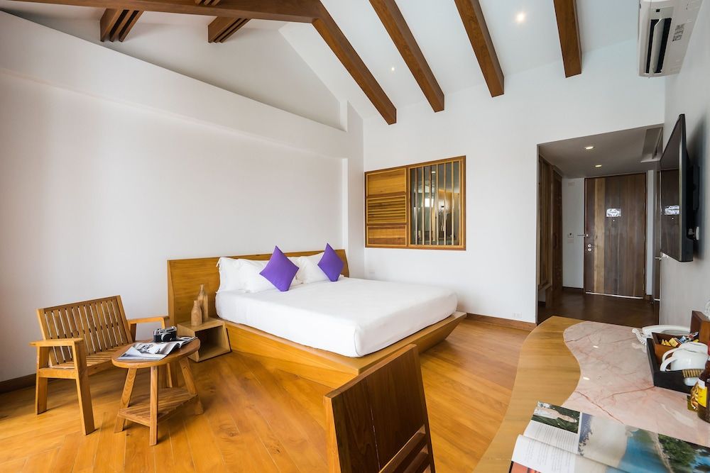 White Sand Samui Resort Deluxe Room 6