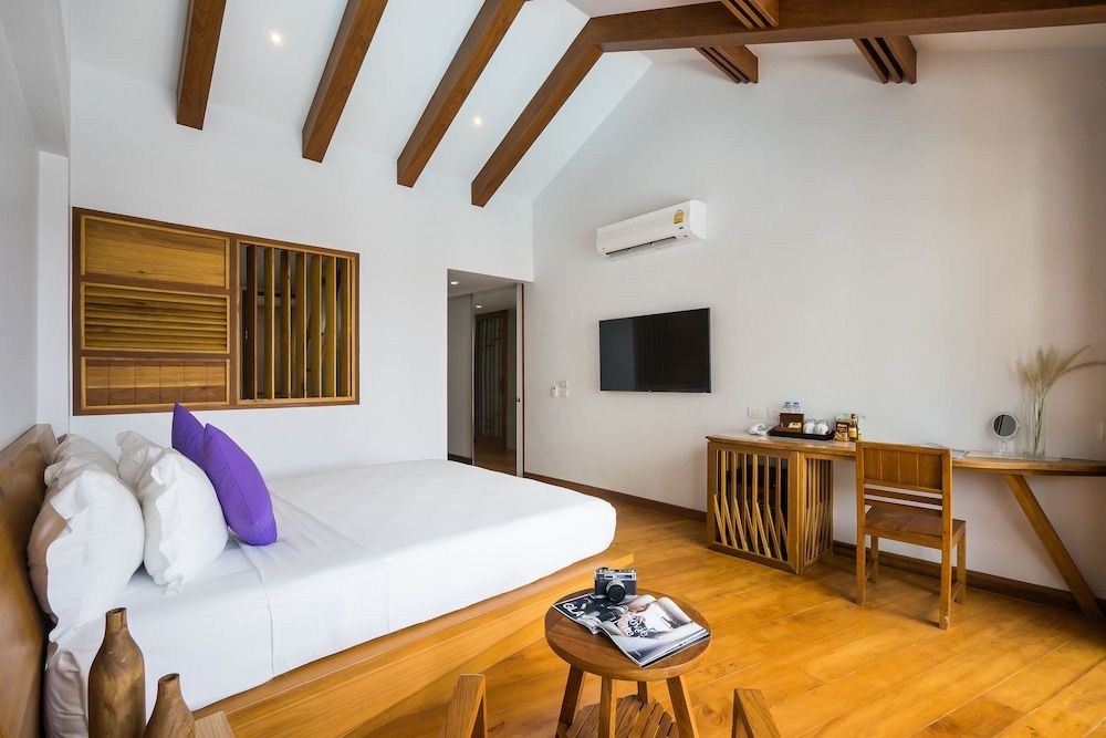 White Sand Samui Resort Deluxe Room 7