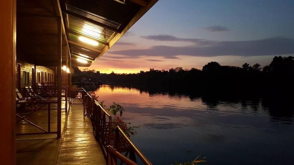 Duenshine Resort Raft Room River View 2