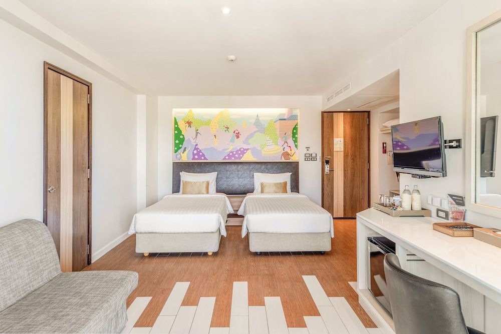 Deluxe Room, Pool View
