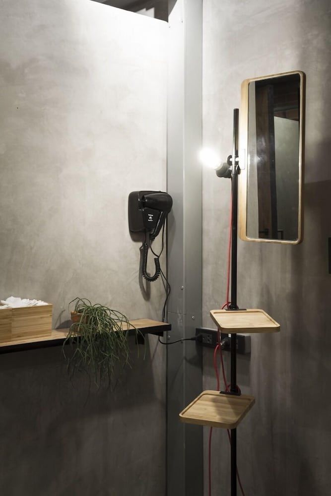 Bed Station Hostel Shared Dormitory, Women only (6 Bed) 9