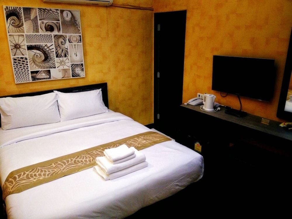 undefined S30 Sukhumvit Hotel