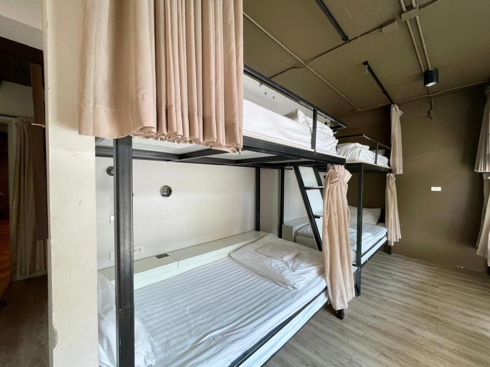 undefined Collection O The Spades Hostel 8