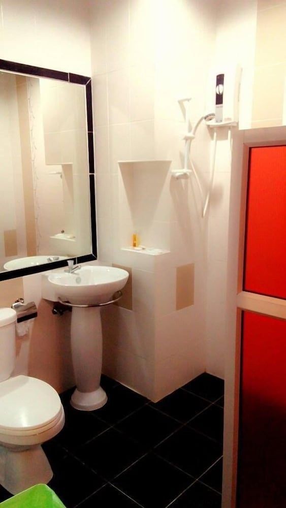 Waen Petch Place Deluxe Double Room 6