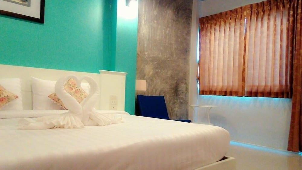 Waen Petch Place Deluxe Double Room 4