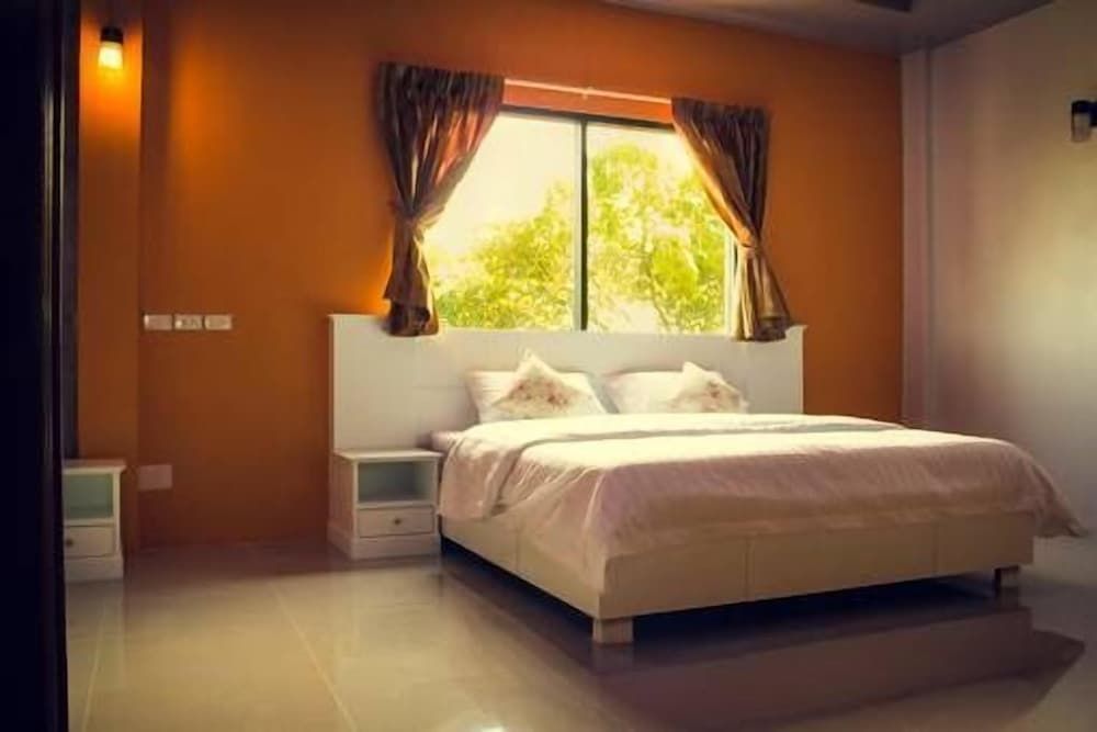 Waen Petch Place Deluxe Double Room 5