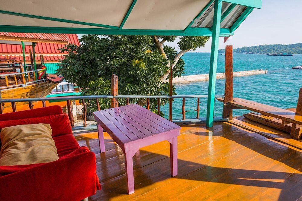 Rimtalay Resort Koh Si Chang Boat House 4