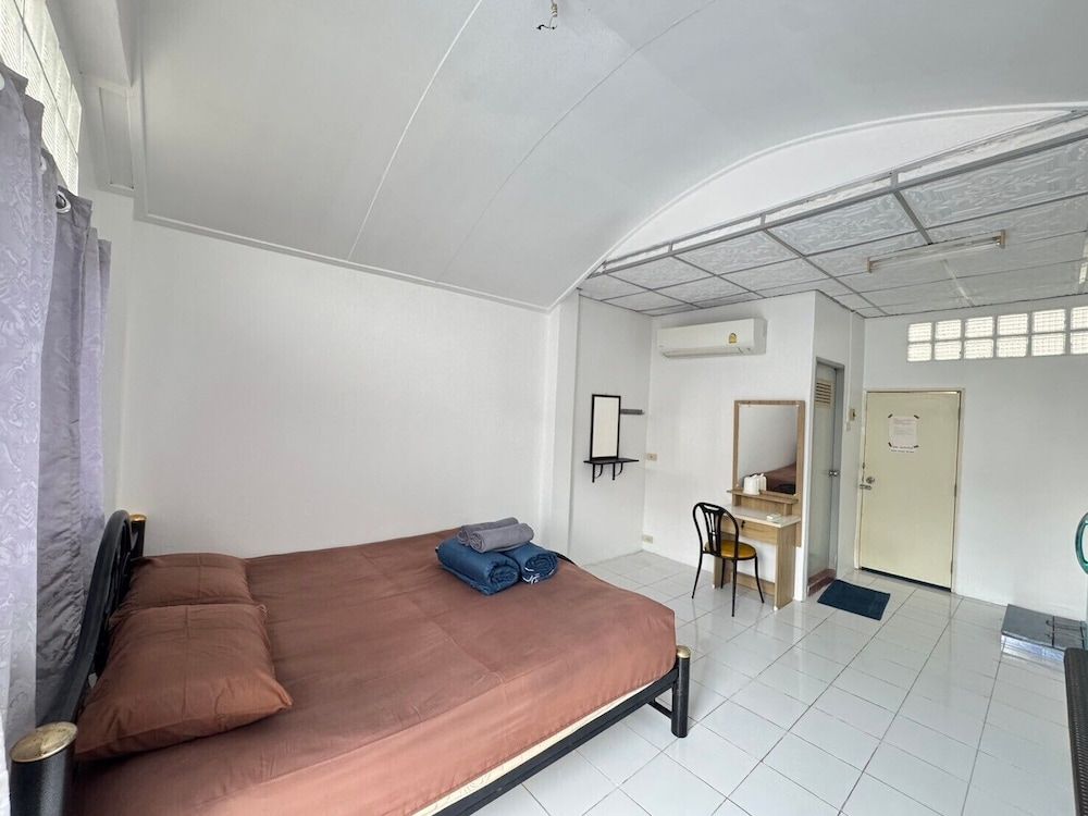 Rimtalay Resort Koh Si Chang Standard Room 9