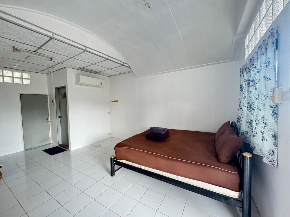 Rimtalay Resort Koh Si Chang Standard Room 6