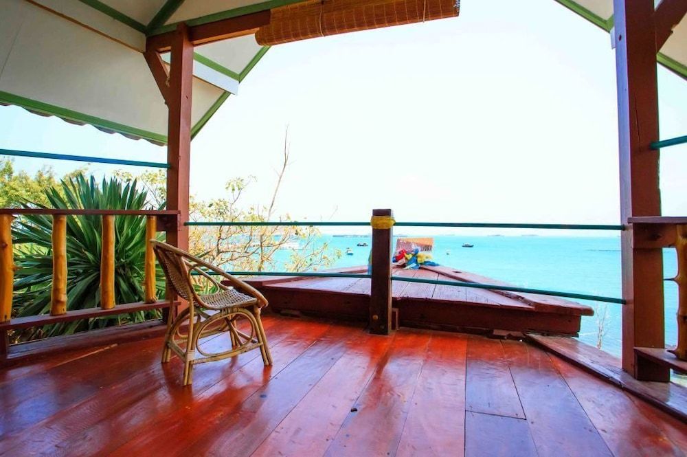 Rimtalay Resort Koh Si Chang Boat House 7