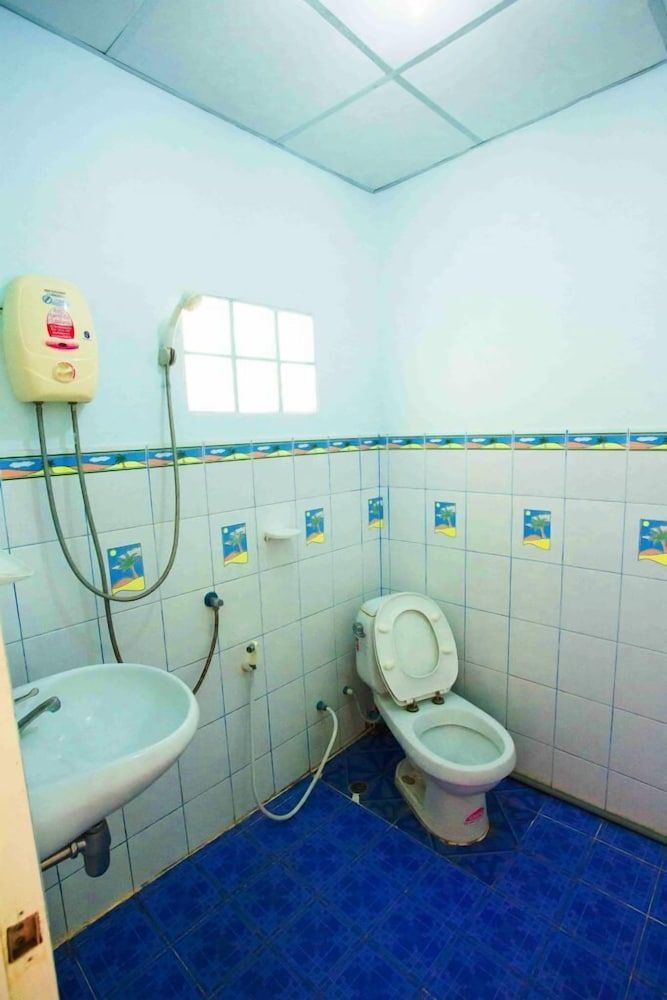 Rimtalay Resort Koh Si Chang Boat House 12