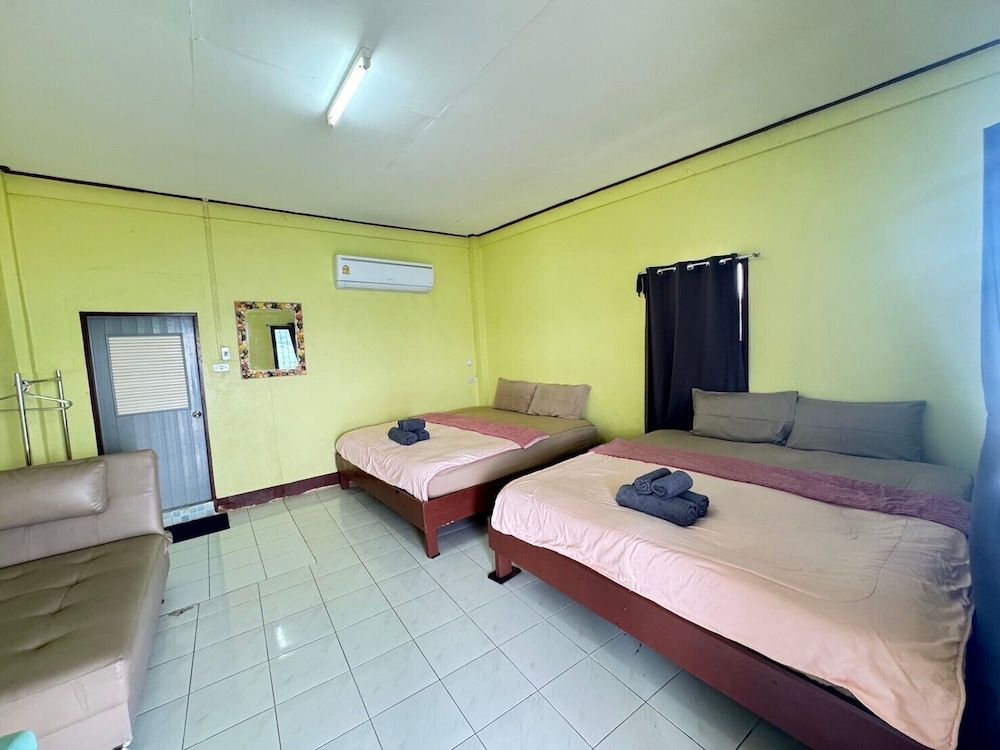 Rimtalay Resort Koh Si Chang Standard Room 4