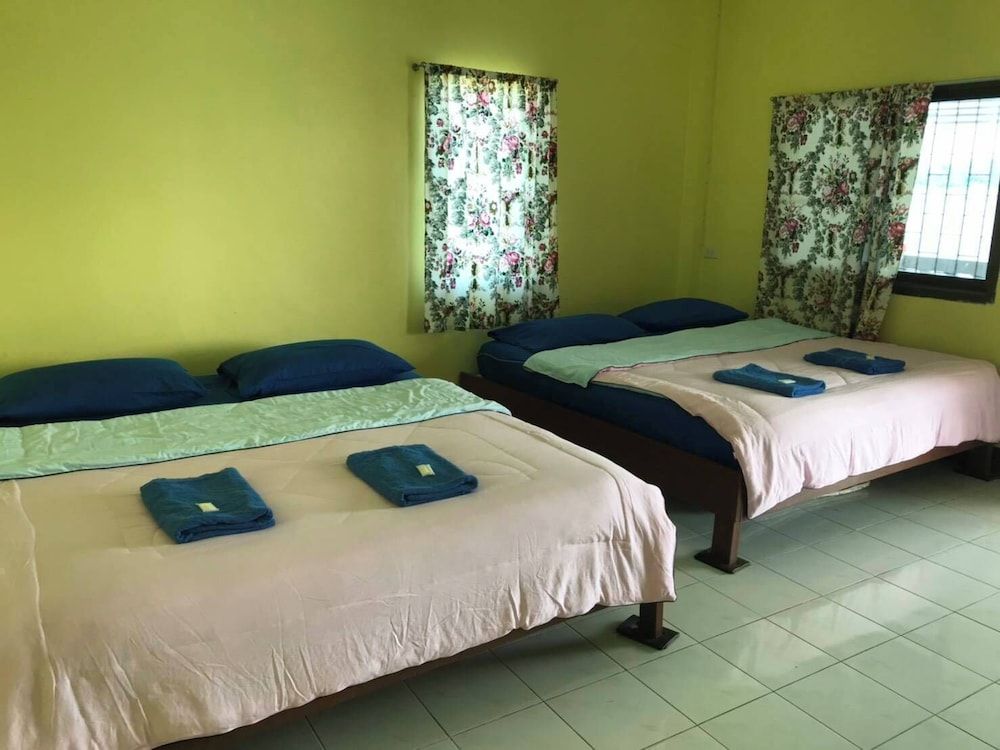 Rimtalay Resort Koh Si Chang Family Bungalow 2