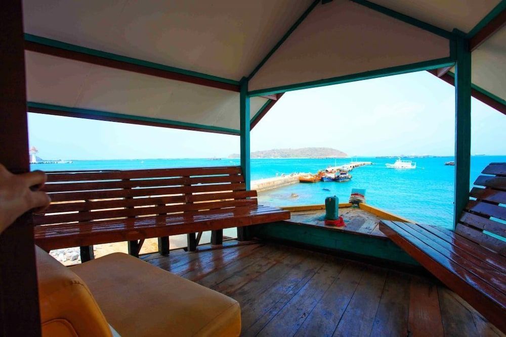 Rimtalay Resort Koh Si Chang Boat House 8