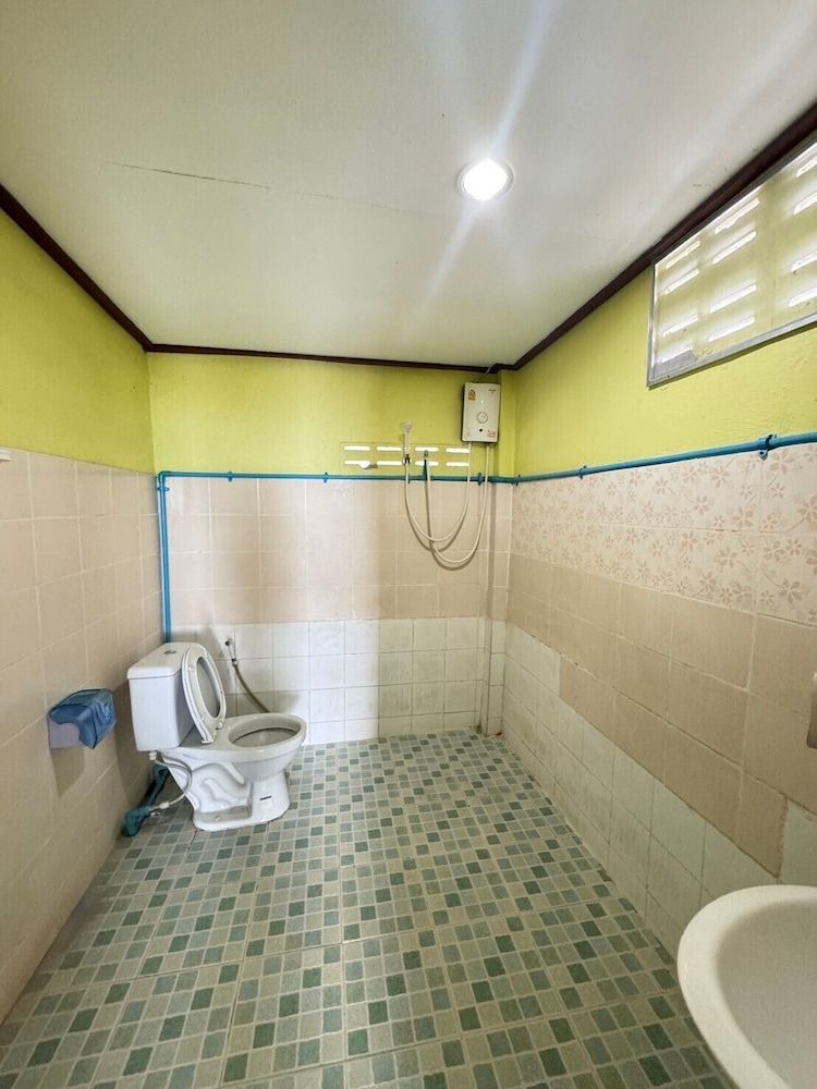 Rimtalay Resort Koh Si Chang Standard Room 12