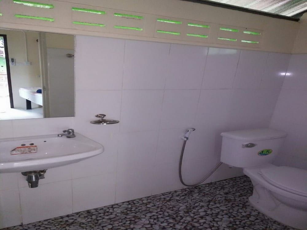 Koh Phayam Greentawan Resort Superior Bungalow with Air-conditioning 2