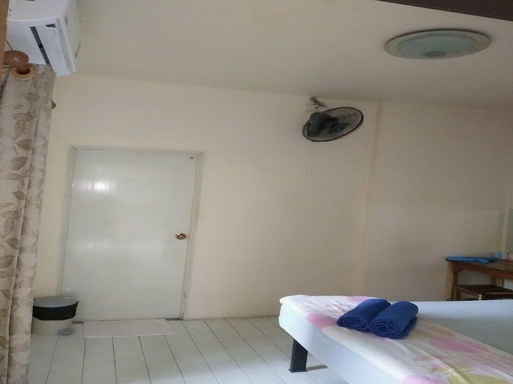 Koh Phayam Greentawan Resort Superior Bungalow with Air-conditioning 3