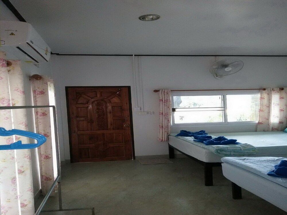 Koh Phayam Greentawan Resort Family Bungalow with Air-Conditioning 6