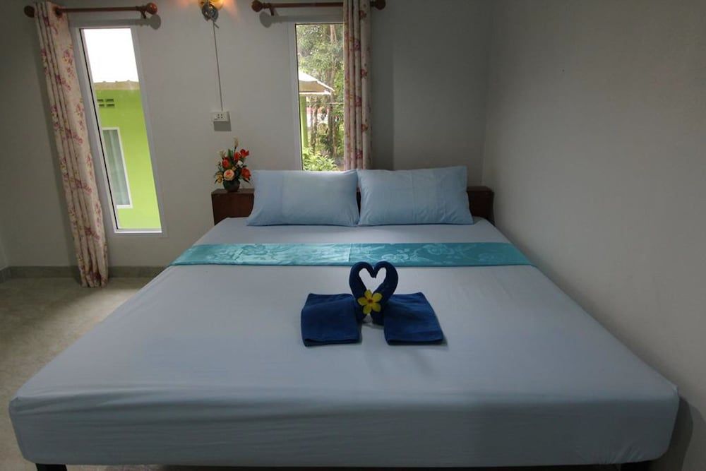 Koh Phayam Greentawan Resort Family Bungalow with Air-Conditioning 2