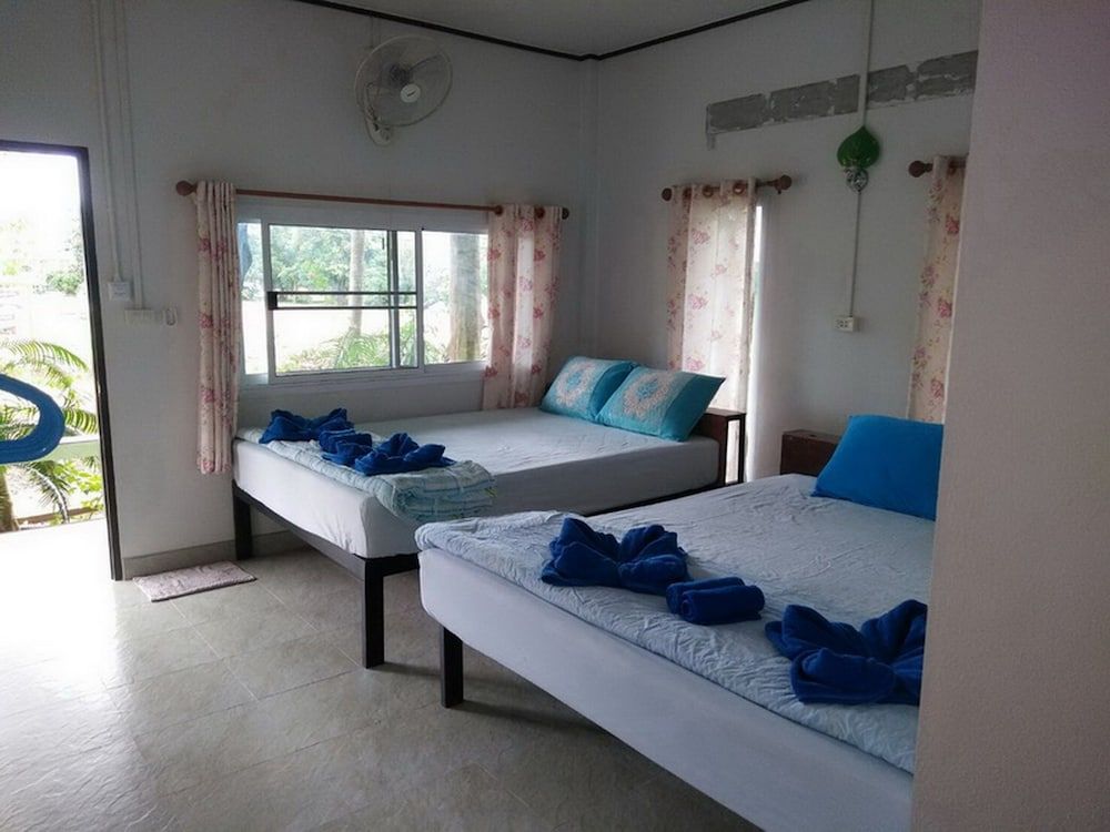 Koh Phayam Greentawan Resort Family Bungalow with Air-Conditioning 3