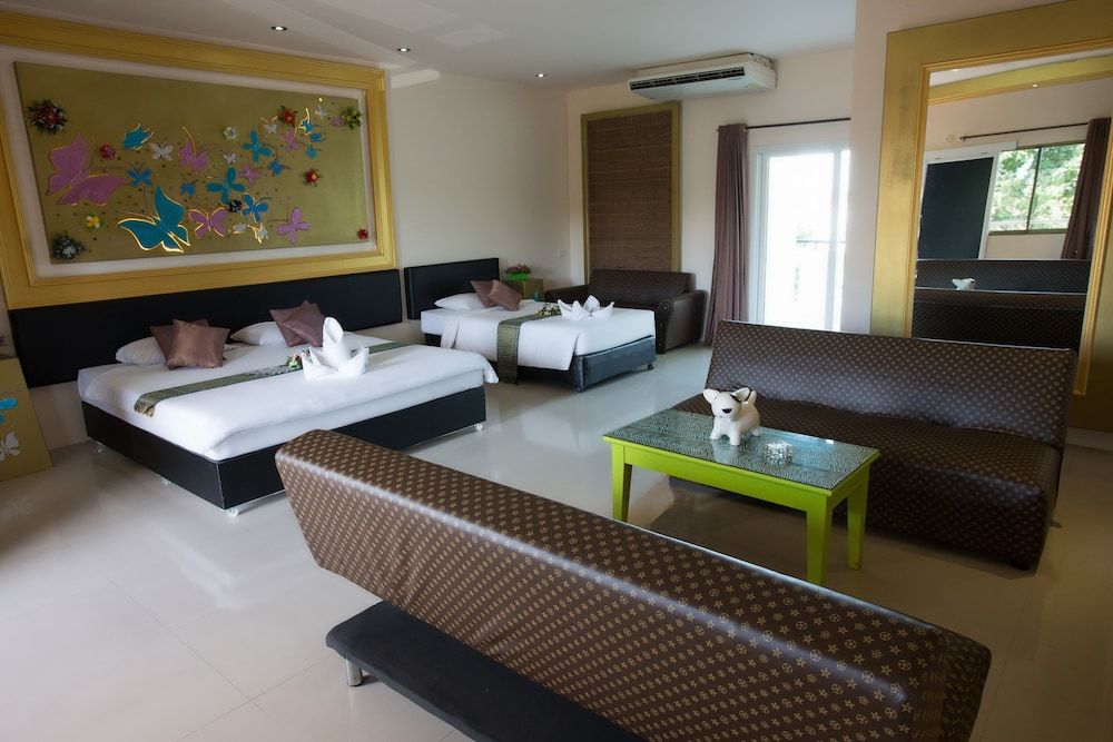 Marble Garden View Pattaya Deluxe Room 9