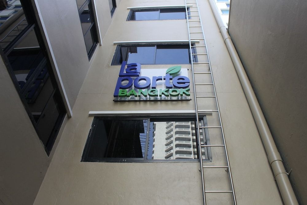 undefined La Porte Bangkok Hotel 2