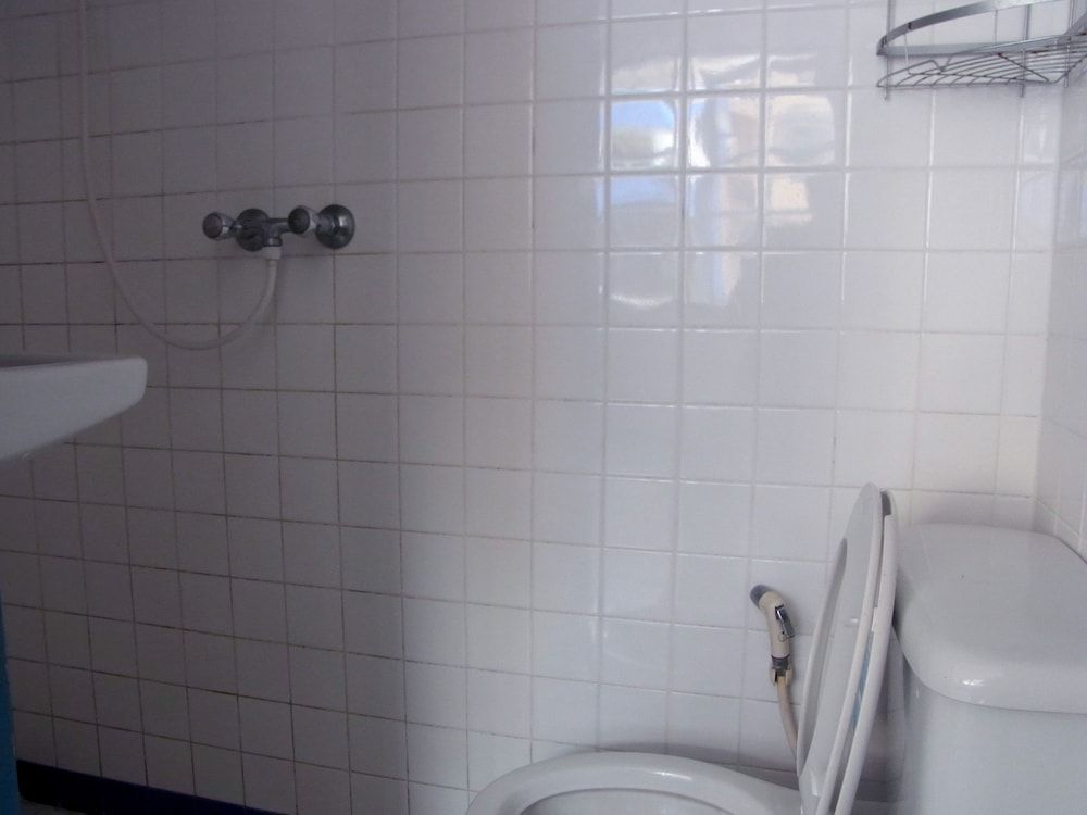 Niku Guesthouse Comfort Double Fan with Private Bathroom 3