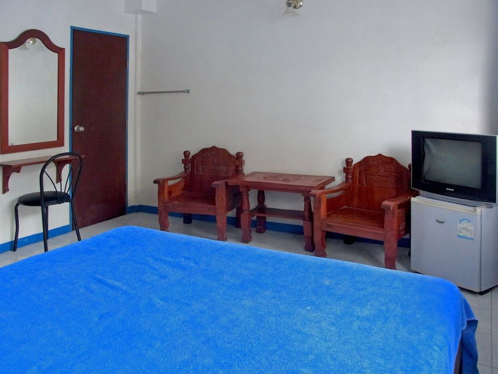 Niku Guesthouse Comfort Double Fan with Private Bathroom 6