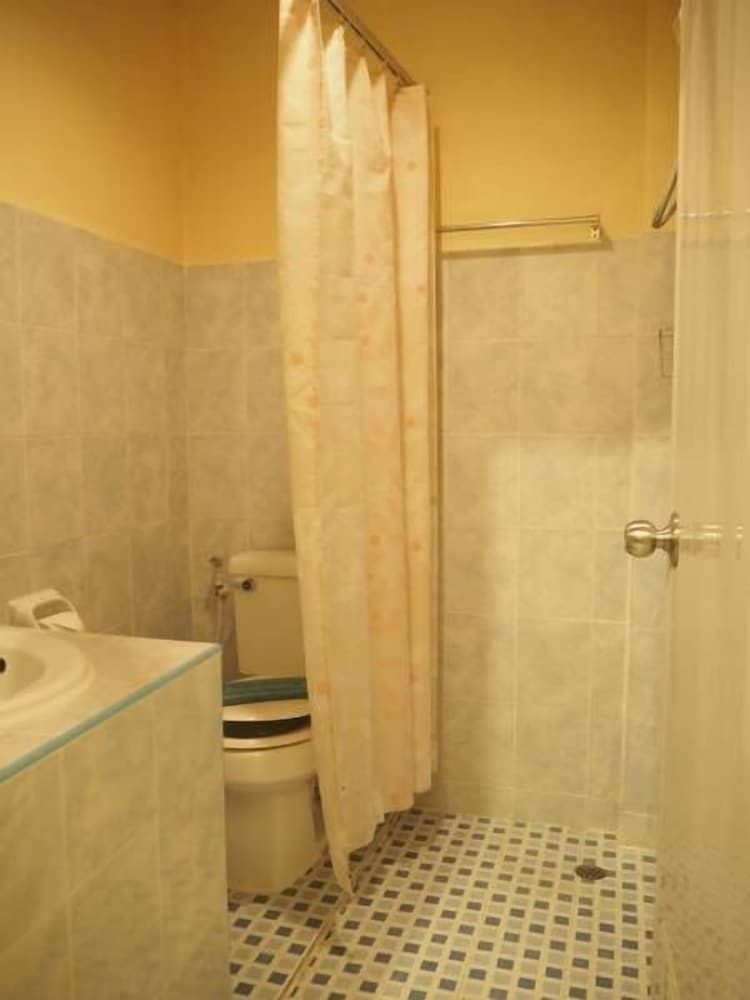 Stefans Guesthouse Small Room No Balcony 5