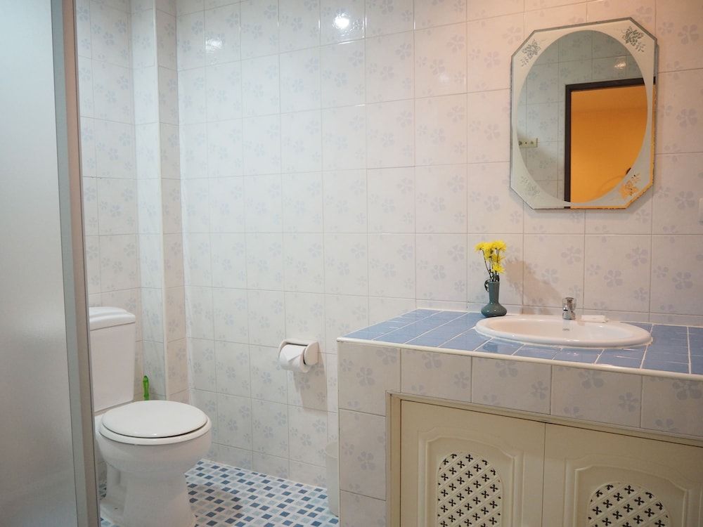 Stefans Guesthouse Small Room No Balcony 4