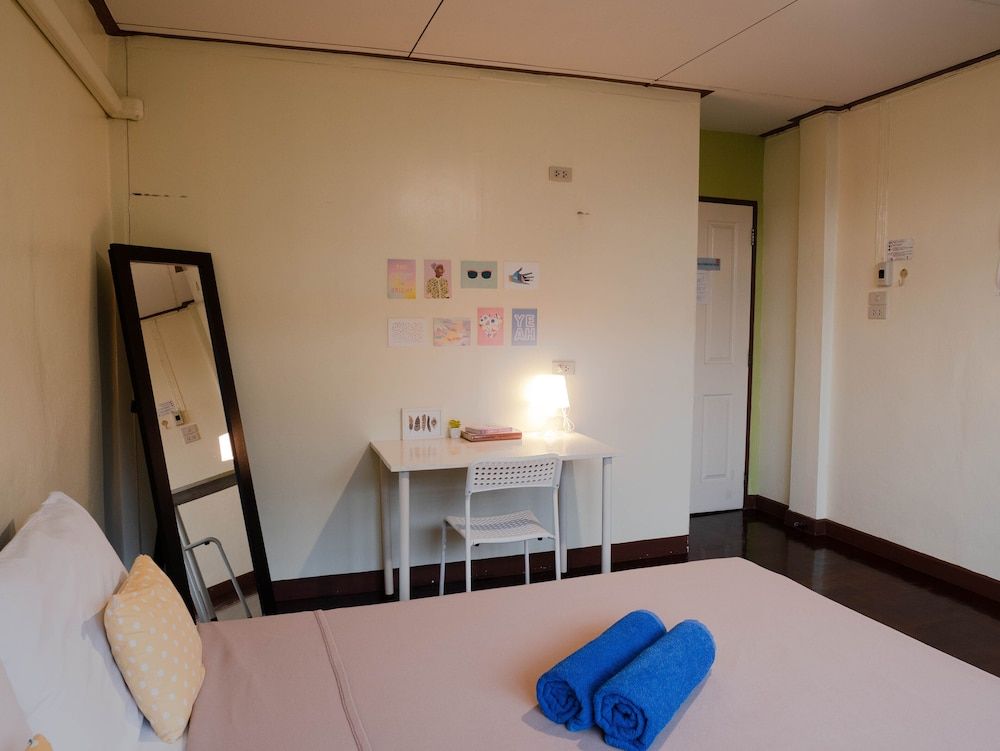 Chan Cha La 99 Hostel Basic Double Room with Private External Bathroom 8