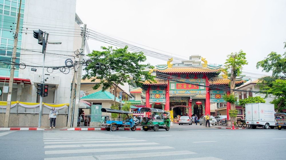 undefined Pho Place 6