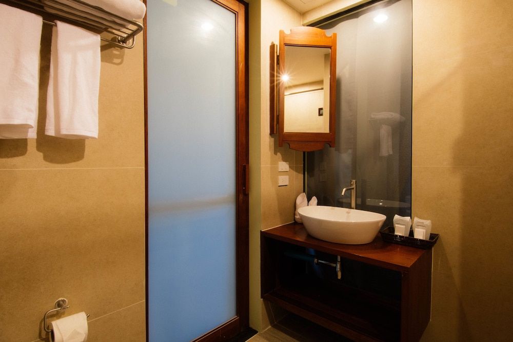 The Pat Hotel Standard Double Room 4