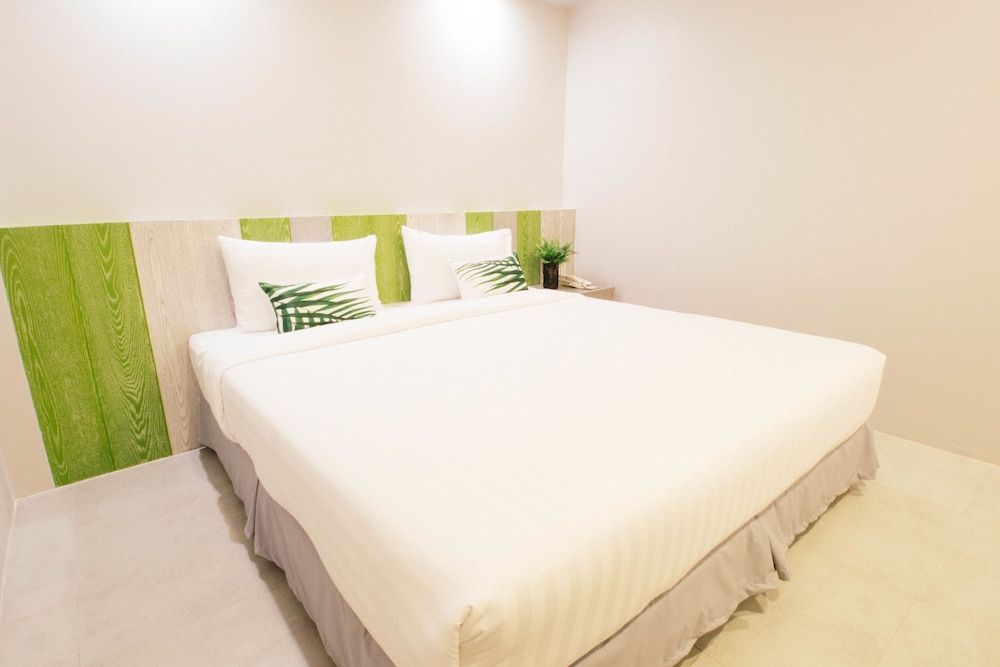 The Pat Hotel Standard Double Room 2