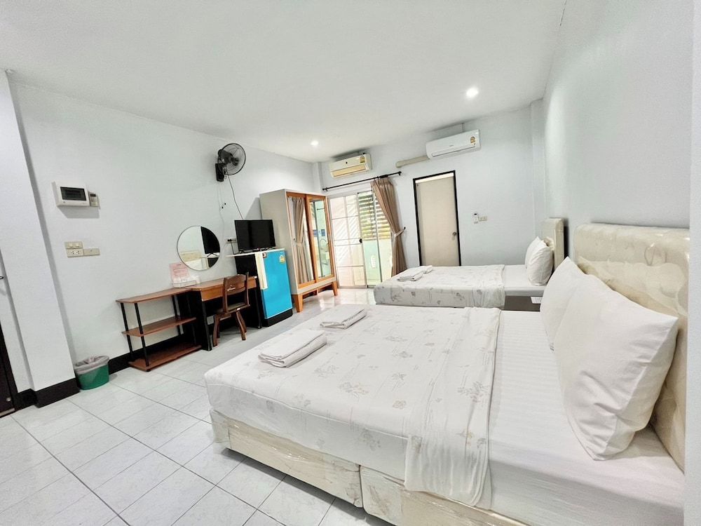 2 Queen Beds Room