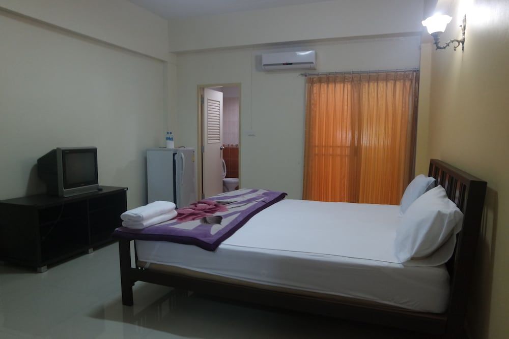 undefined Gino House 8