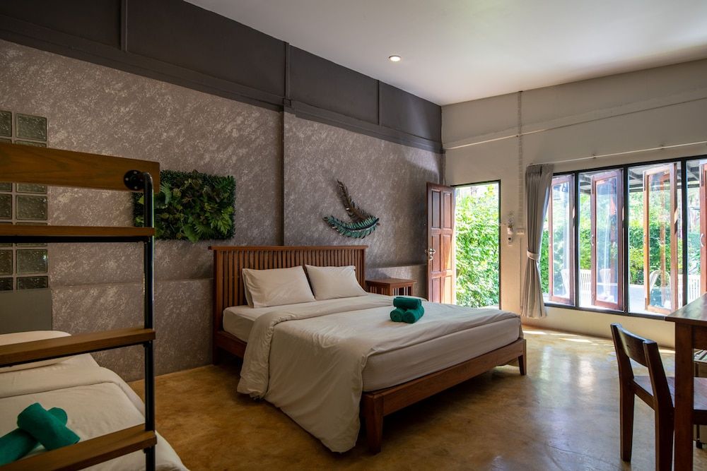 The Stage Koh Chang Stage 1 King 1 Single 3