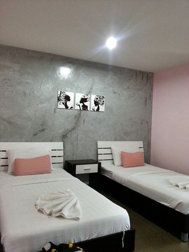Nalin Place Ranong Standard Twin Room with Air-Con 4