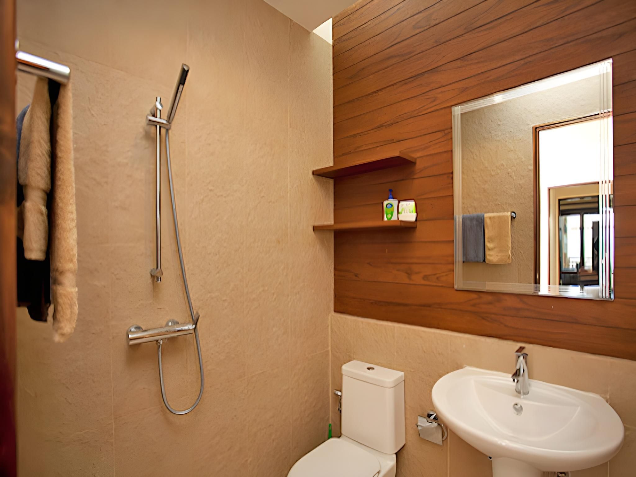 4-Bedroom Upper Floor Beachfront Apartment
